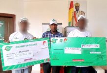 Guinée / Paris sportifs : deux heureux gagnants de la Lonagui reçoivent leurs chèques d’un coût cumulé de plus de 764 260 000 GNF