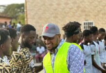 Campagnes Communales à Kaloum : Le candidat indépendant Aboubacar BANGOURA, sonne la grande mobilisation à travers le coup d’envoi d’un tournoi de football !