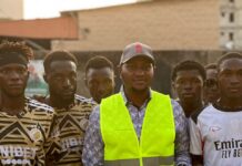 Campagnes Communales à Kaloum : Le candidat indépendant Aboubacar BANGOURA, sonne la grande mobilisation à travers le coup d’envoi d’un tournoi de football !