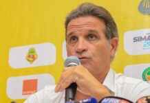 Éliminatoires CAN 2027 : Paulo Duarte prévient les cadres : « Je ne peux pas convoquer un joueur qui ne décroche pas mes appels »